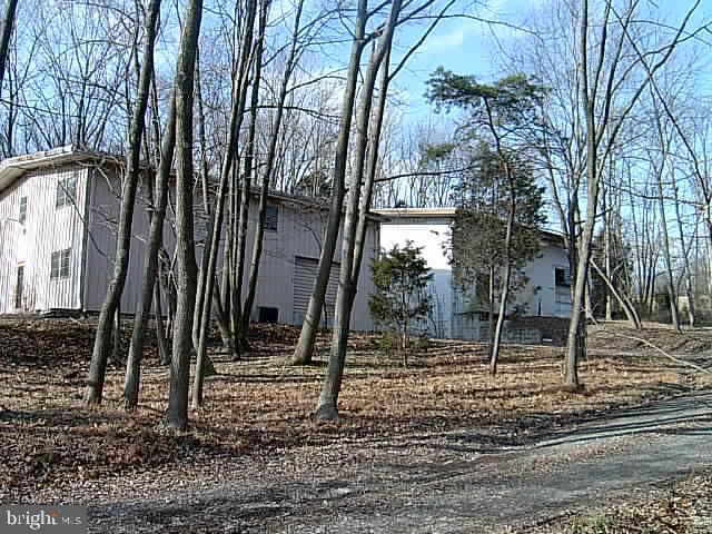 1001 Swinehart Rd Property Photo 5