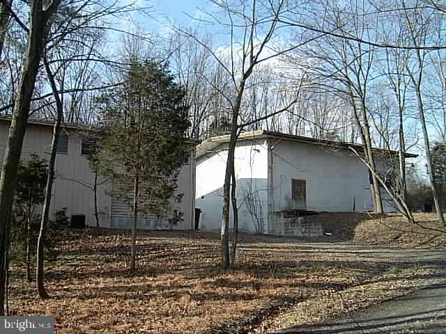 1001 Swinehart Rd Property Photo 7