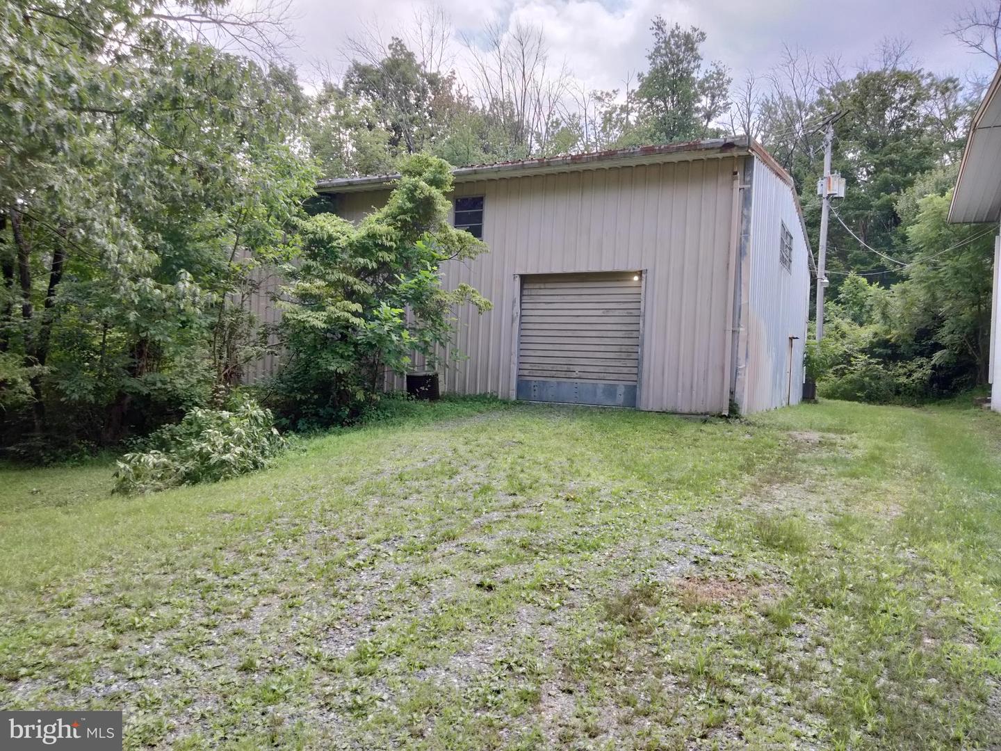 1001 Swinehart Rd Property Photo 8