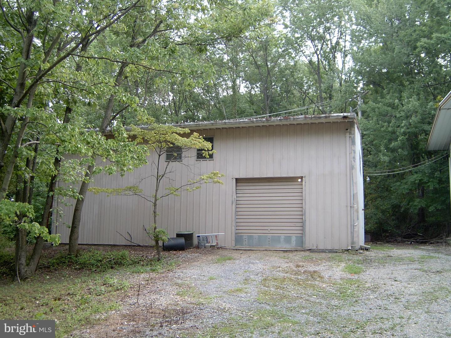 1001 Swinehart Rd Property Photo 9