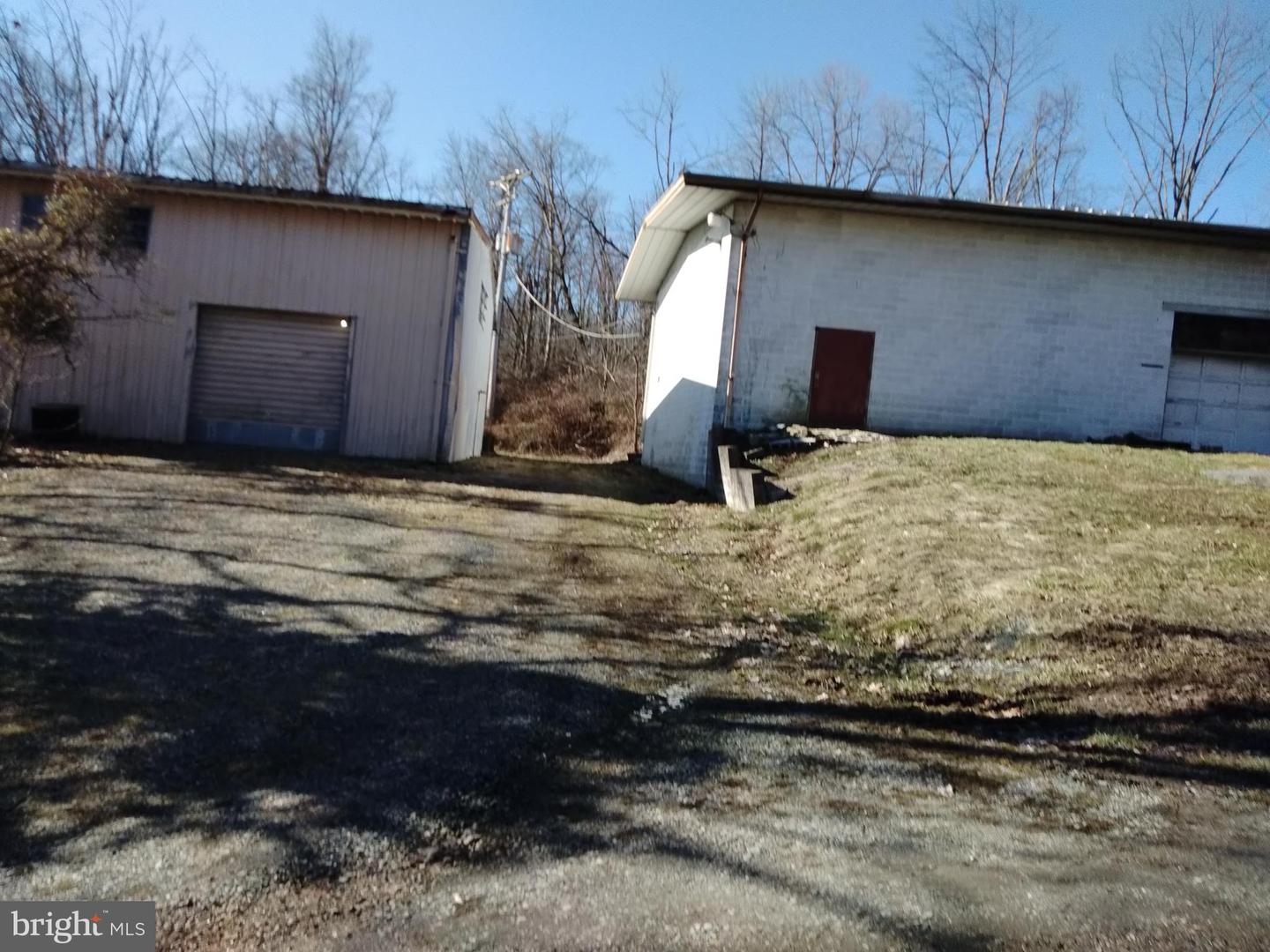 1001 Swinehart Rd Property Photo 15