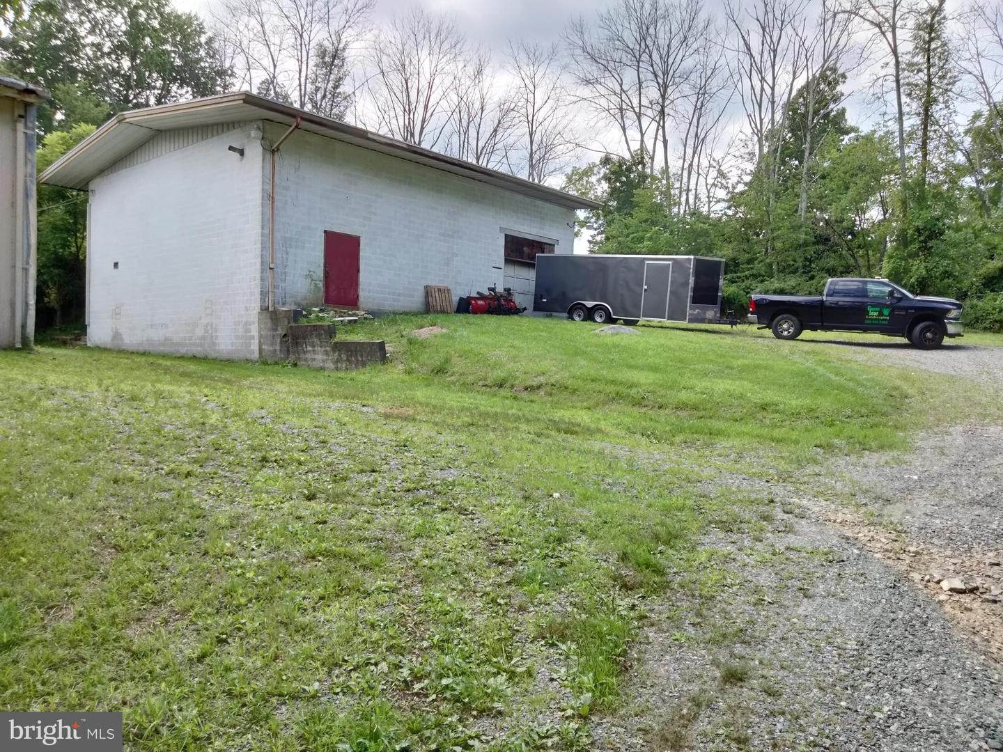 1001 Swinehart Rd Property Photo 18