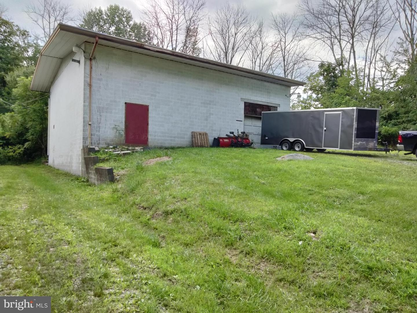 1001 Swinehart Rd Property Photo 19