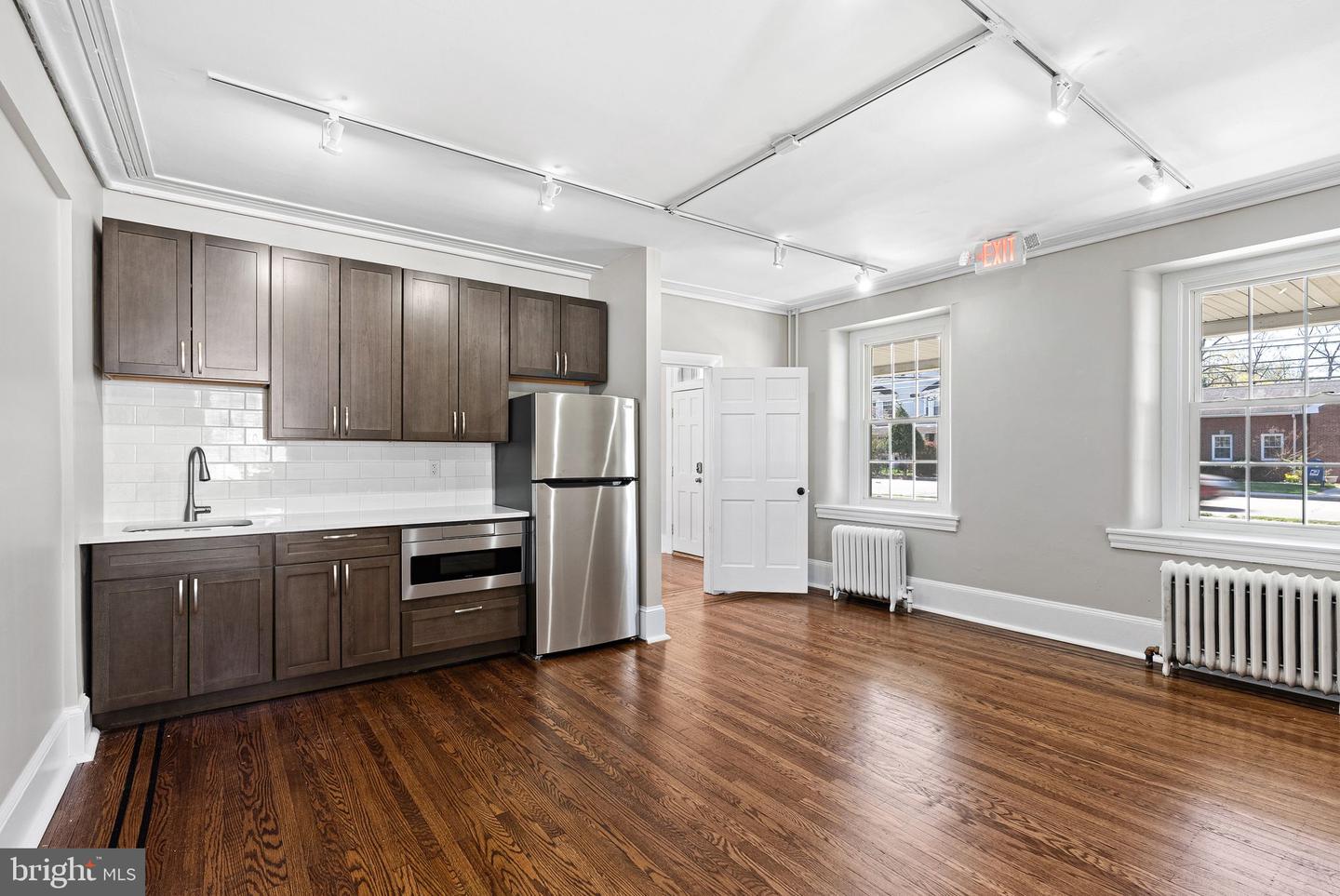 37 E Germantown Pike Property Photo 4
