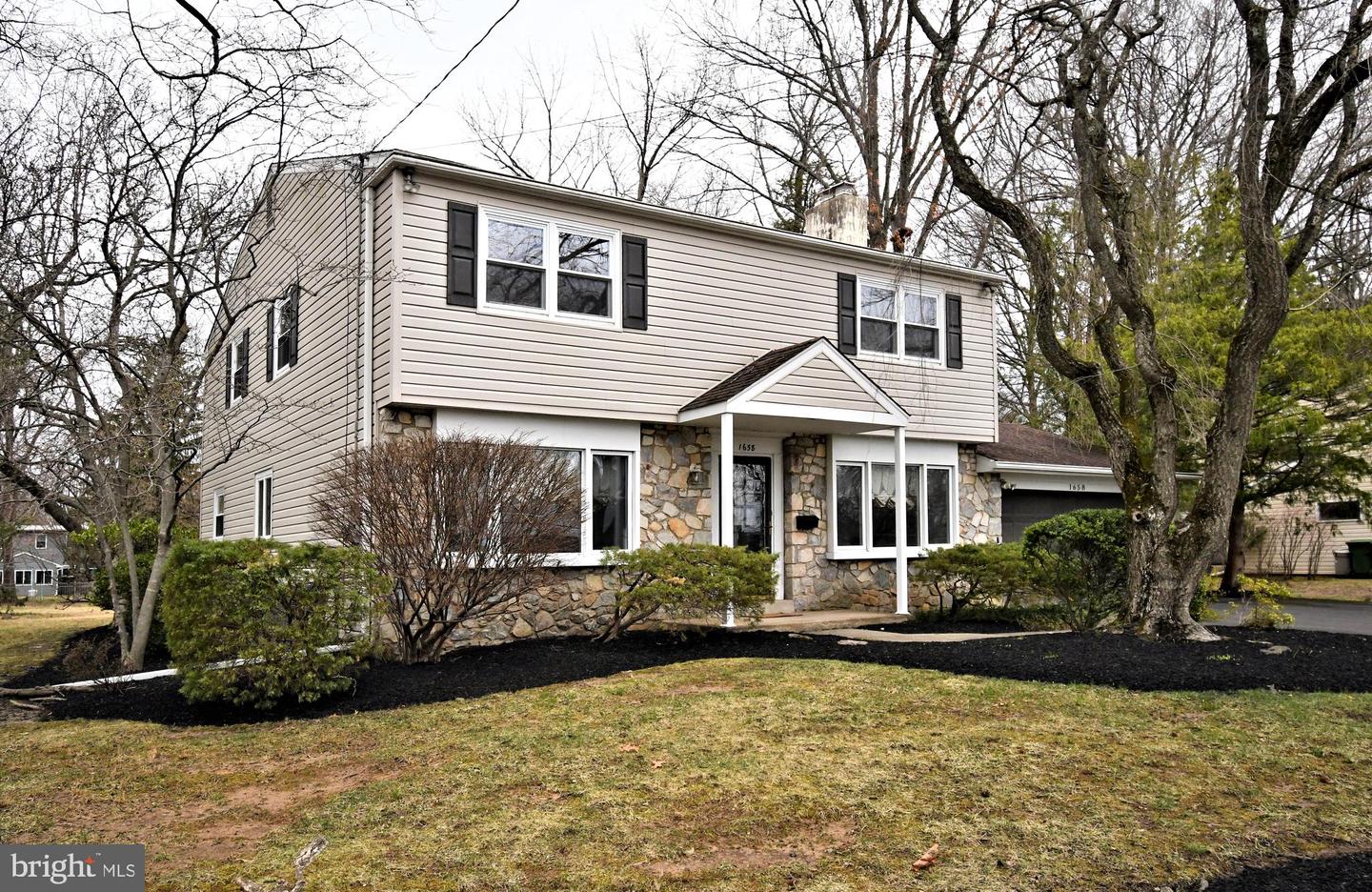 1658 Cavan Dr Property Photo