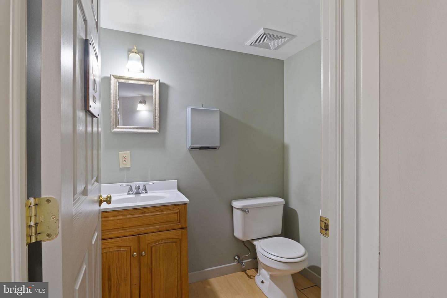 129 E 3rd St Property Photo 33