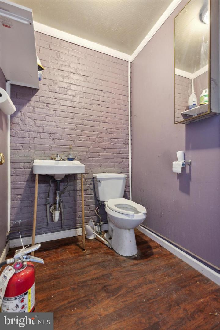 108 W Basin St Property Photo 20