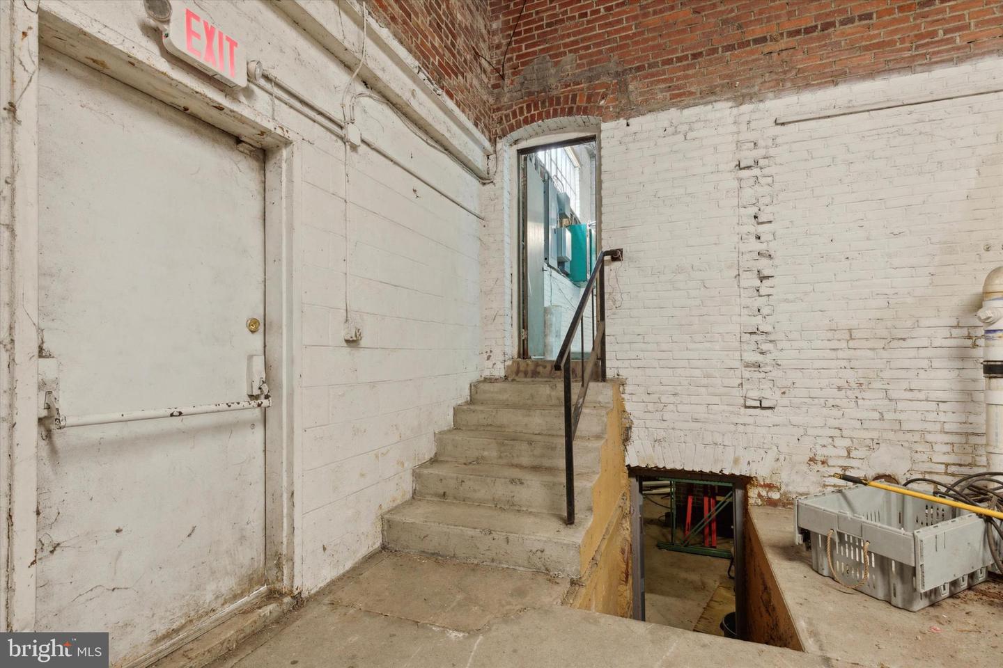 108 W Basin St Property Photo 23