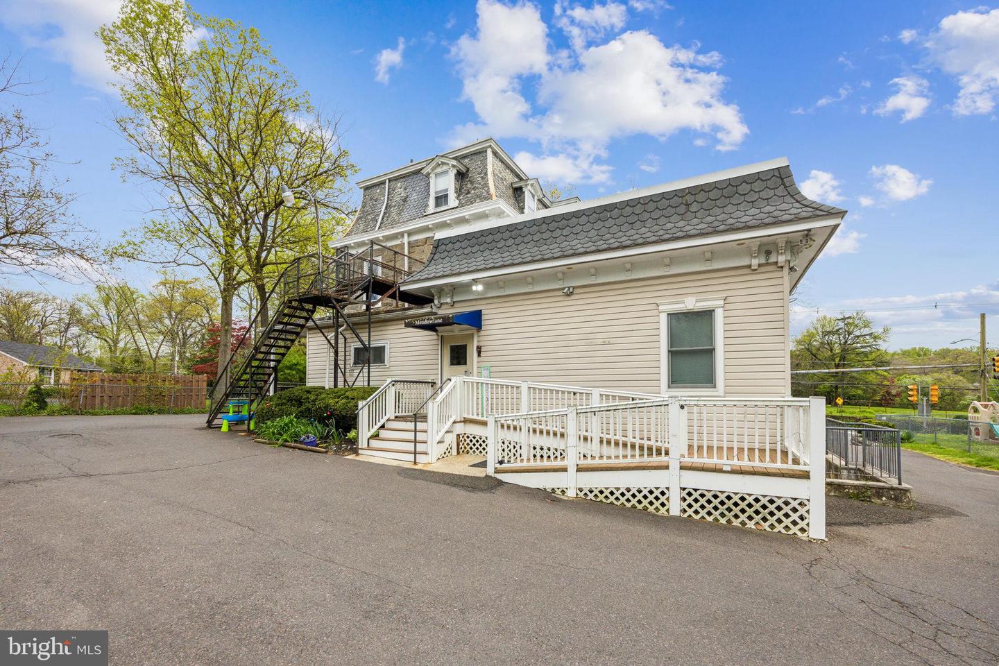 616 Meetinghouse Rd Property Photo 4