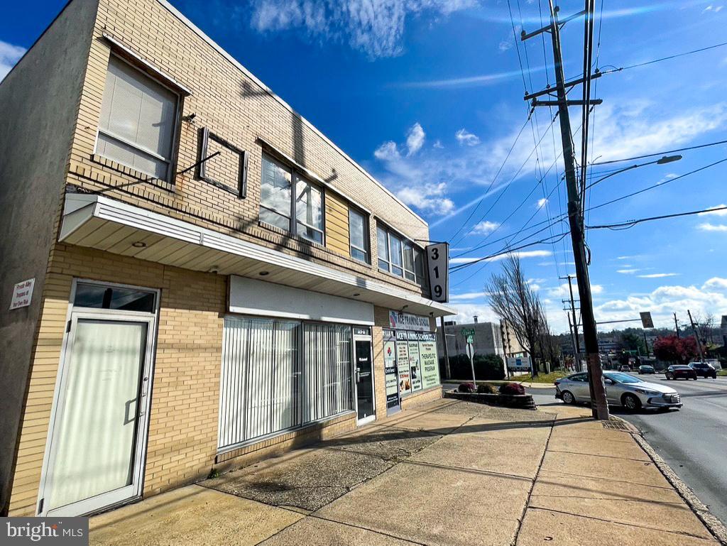 319 Easton Rd #b Property Photo 1