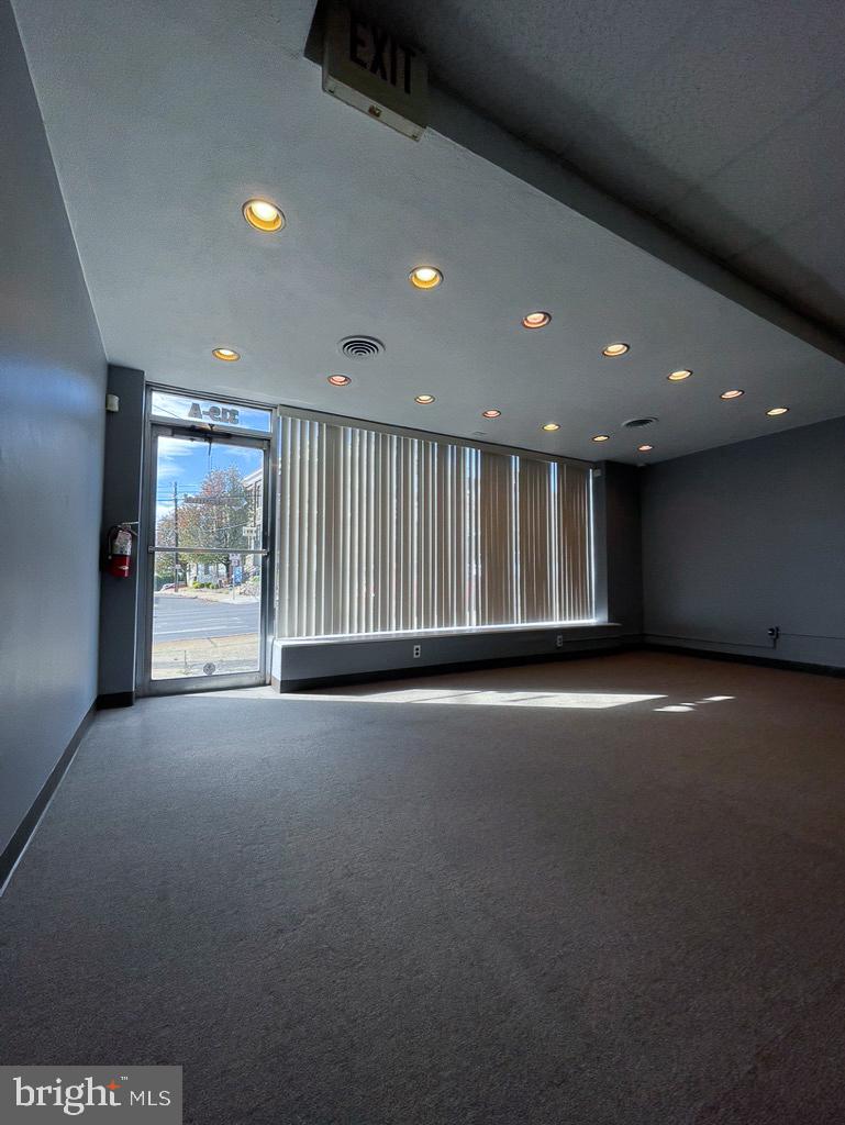 319 Easton Rd #b Property Photo 2