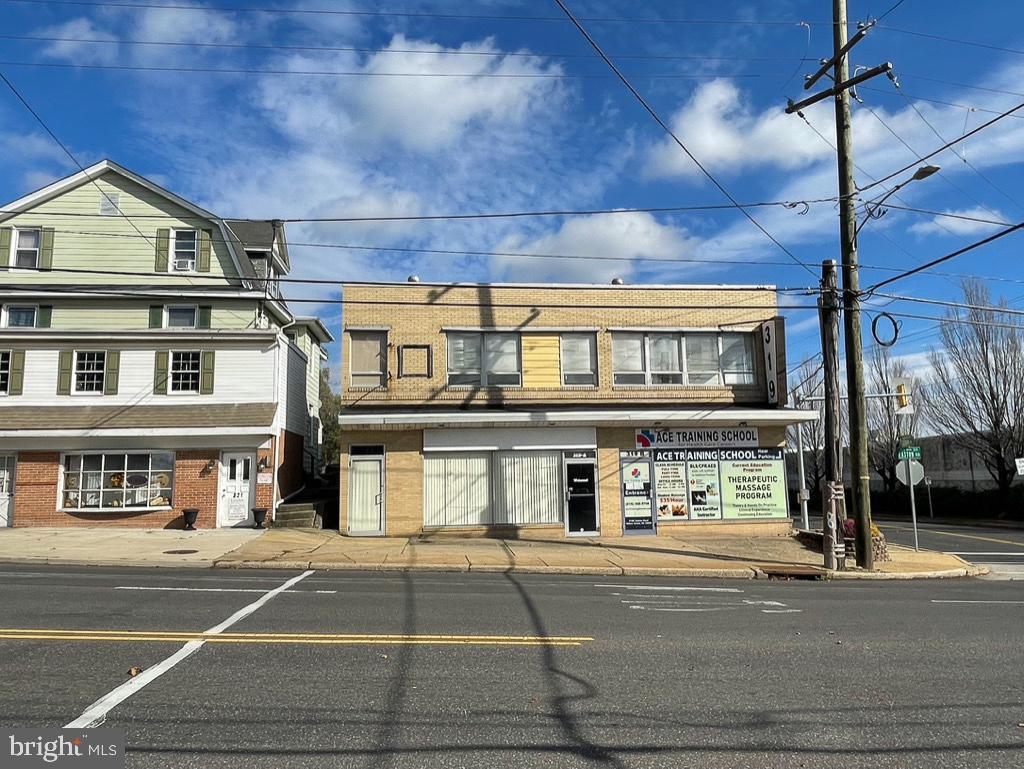 319 Easton Rd #b Property Photo 4
