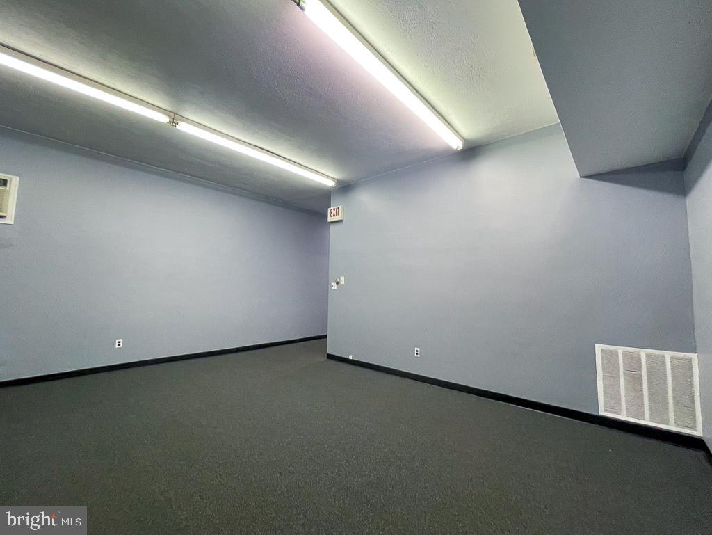 319 Easton Rd #b Property Photo 6