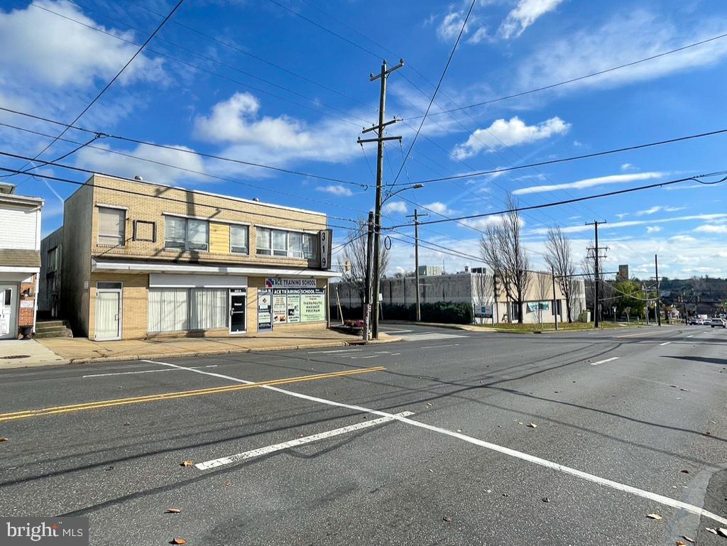 319 Easton Rd #b Property Photo 8