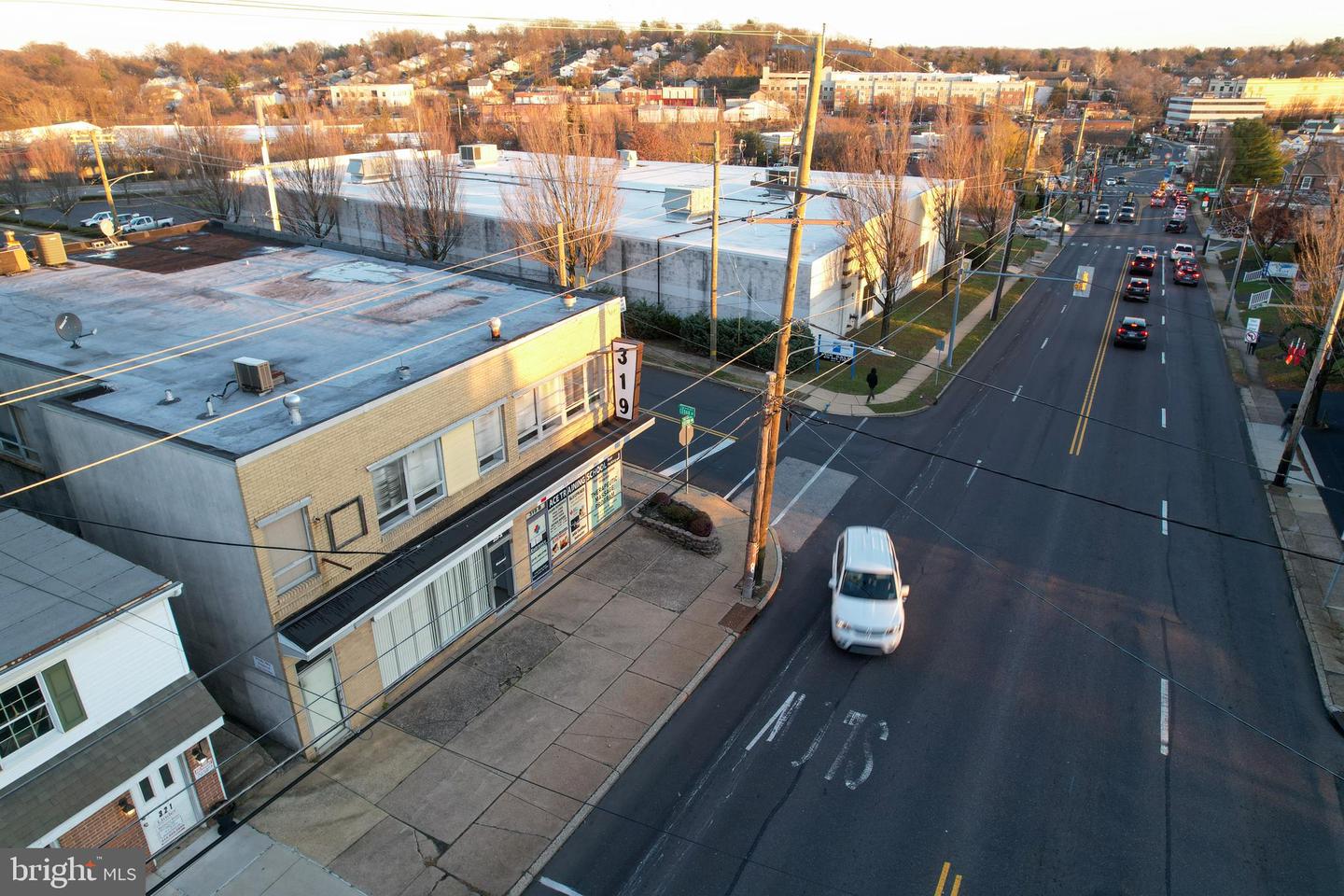 319 Easton Rd #b Property Photo 10