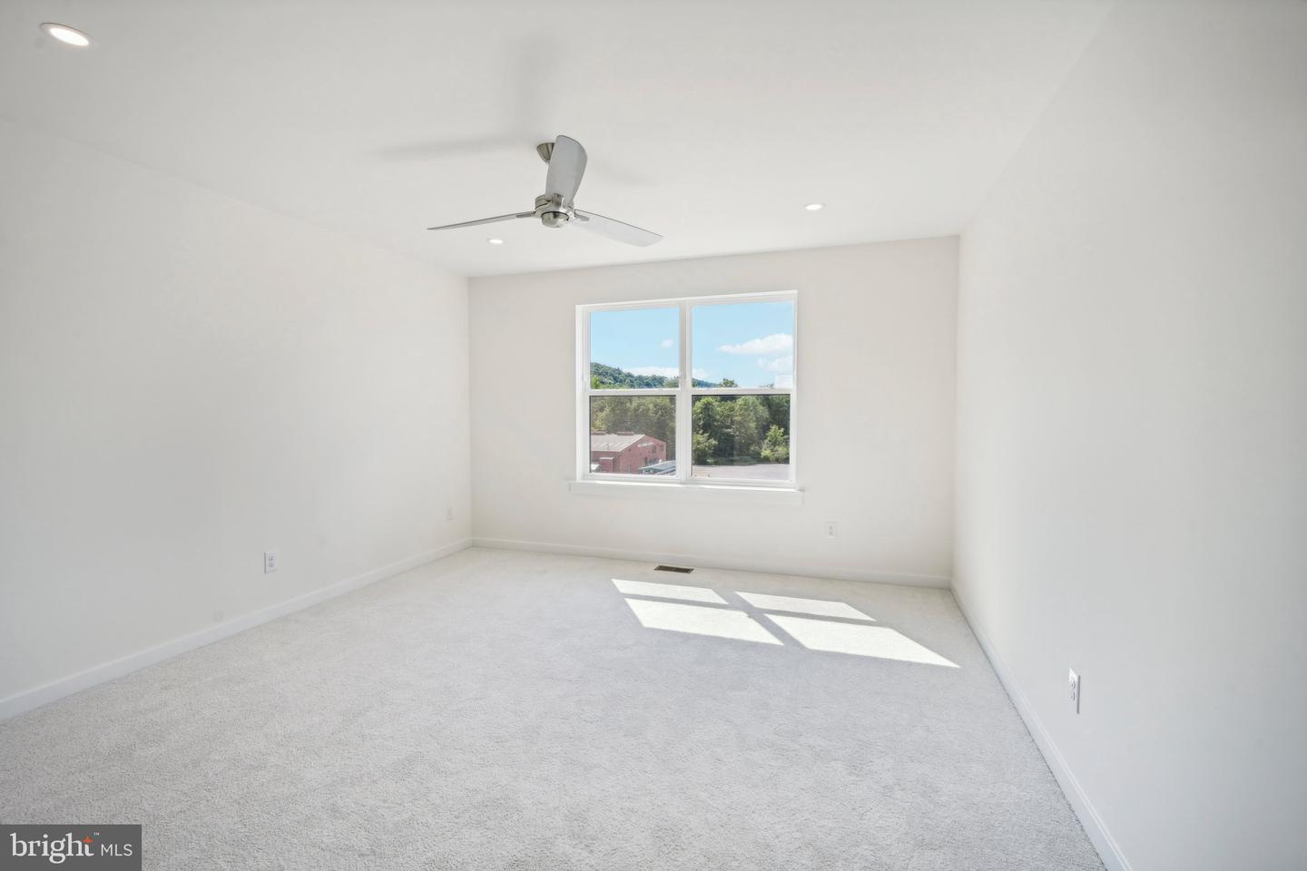 927 Riverplace Drive #27h Property Photo 13