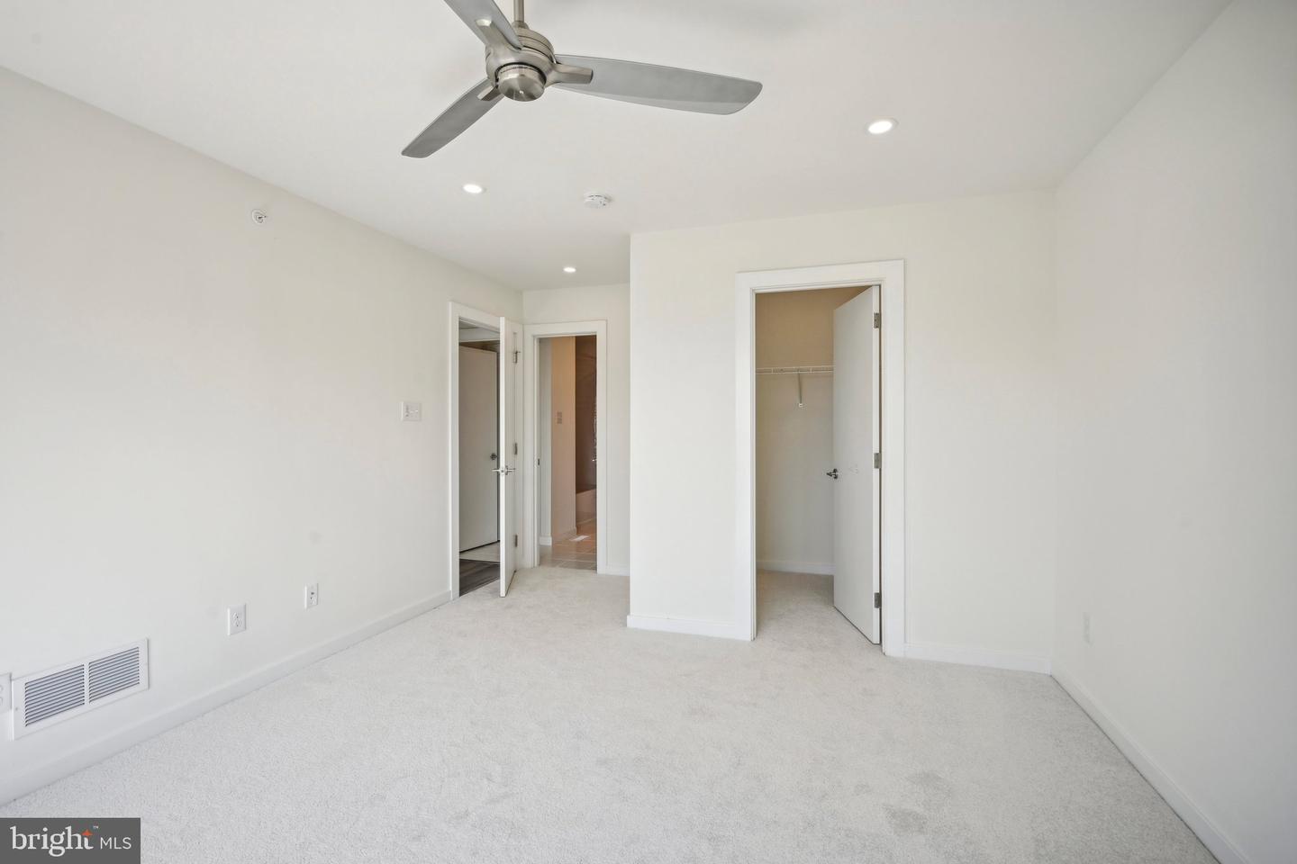 927 Riverplace Drive #27h Property Photo 21