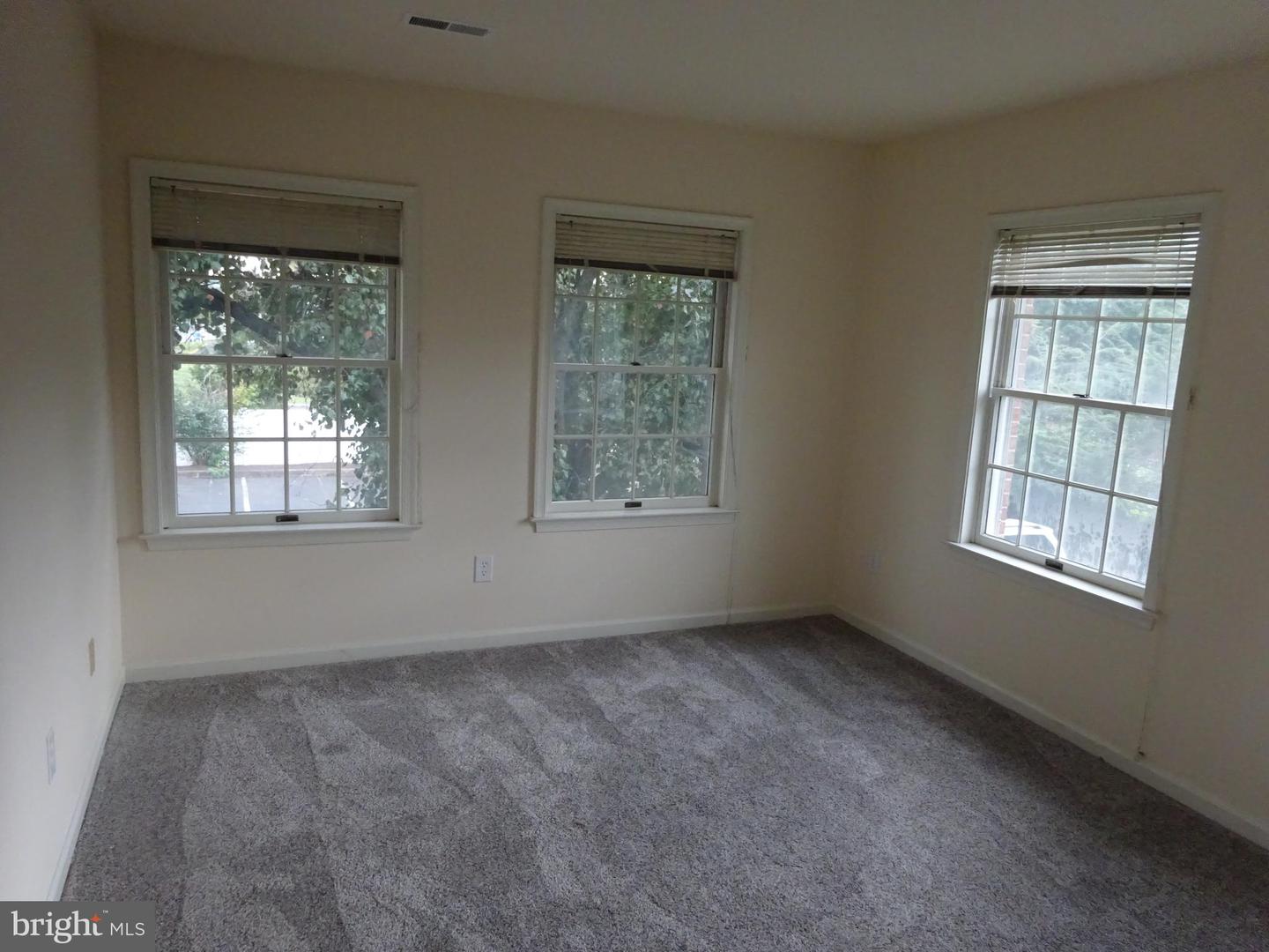 600 E Main St Property Photo 57