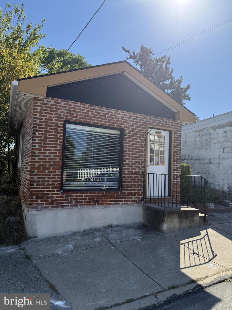409 Green St Property Photo 2