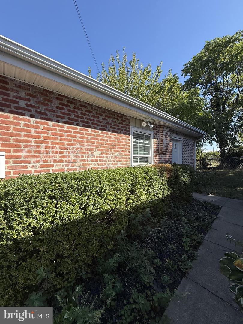 409 Green St Property Photo 3