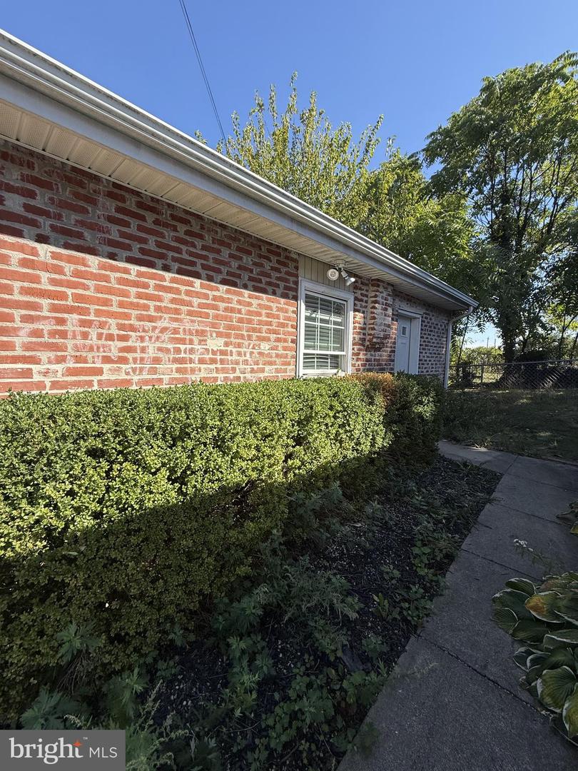 409 Green St Property Photo 4