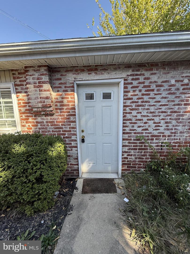 409 Green St Property Photo 5