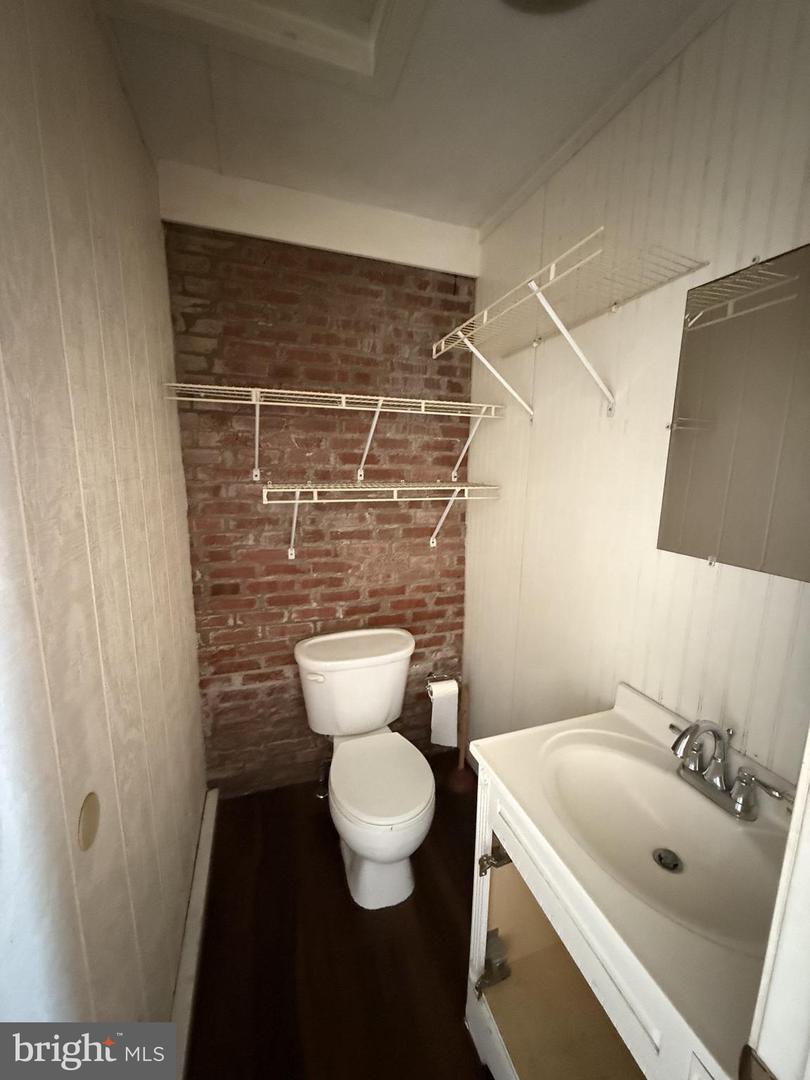 409 Green St Property Photo 7
