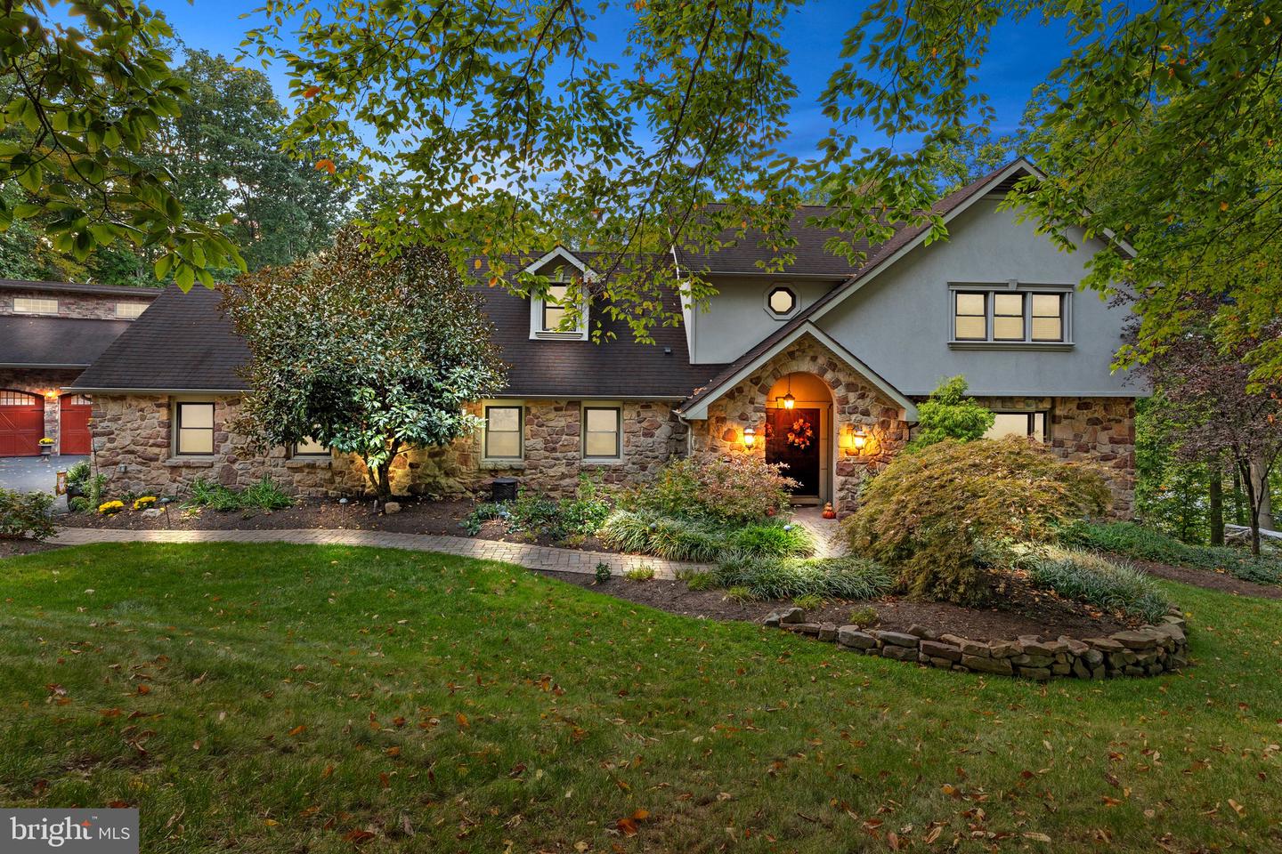 80 High Pt W Property Photo 1