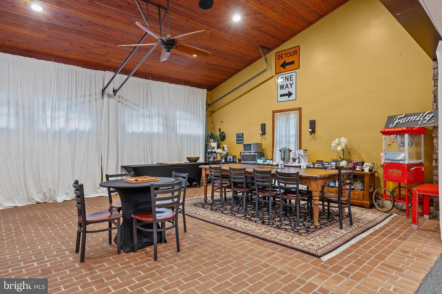 80 High Point W Property Photo 61