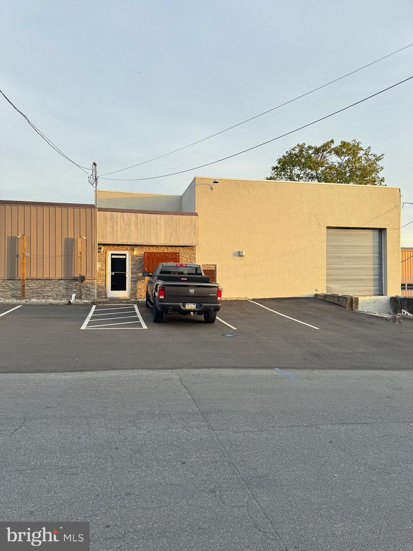 390 Lincoln Ave #c And D Property Photo 3