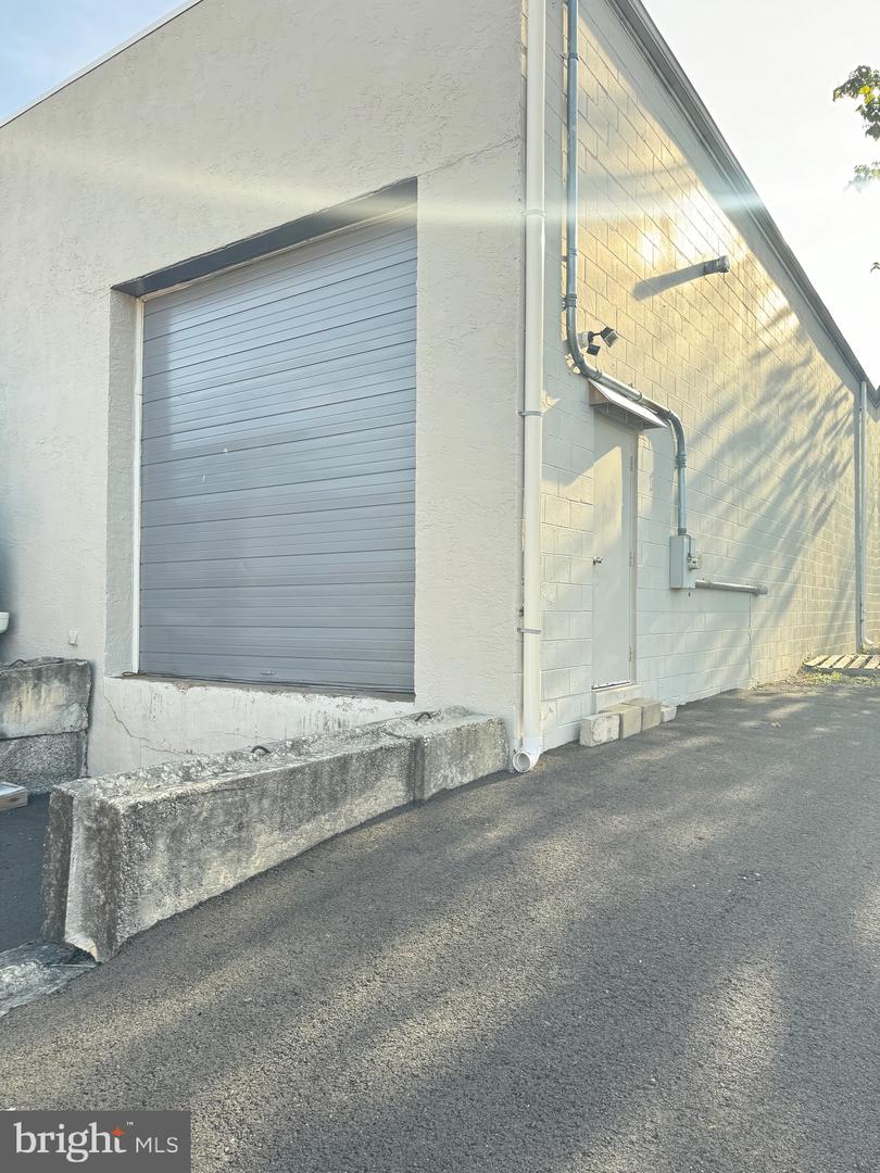 390 Lincoln Ave #c And D Property Photo 6