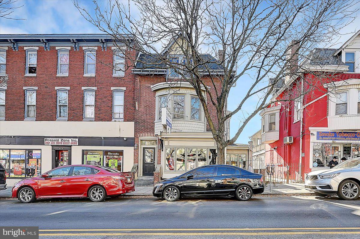 610 W Marshall St Property Photo
