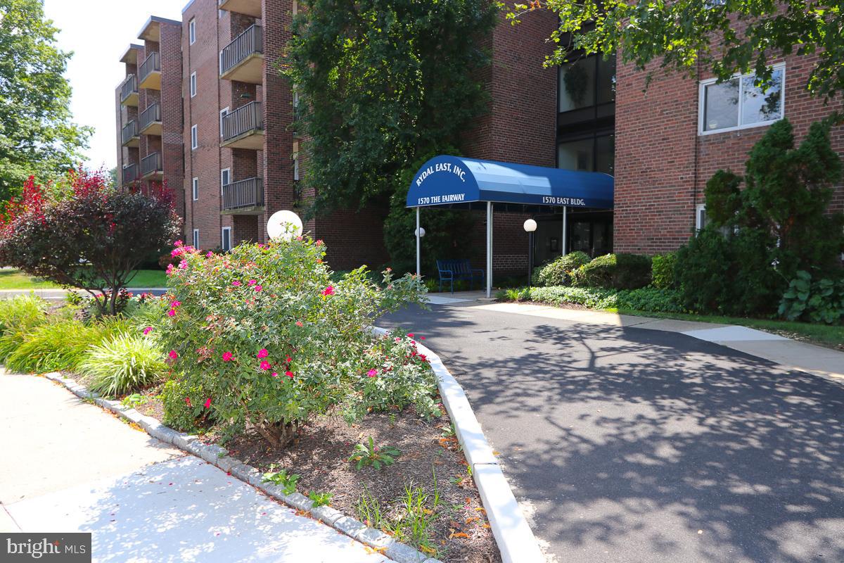 1570 The Fairway #507e Property Photo 1
