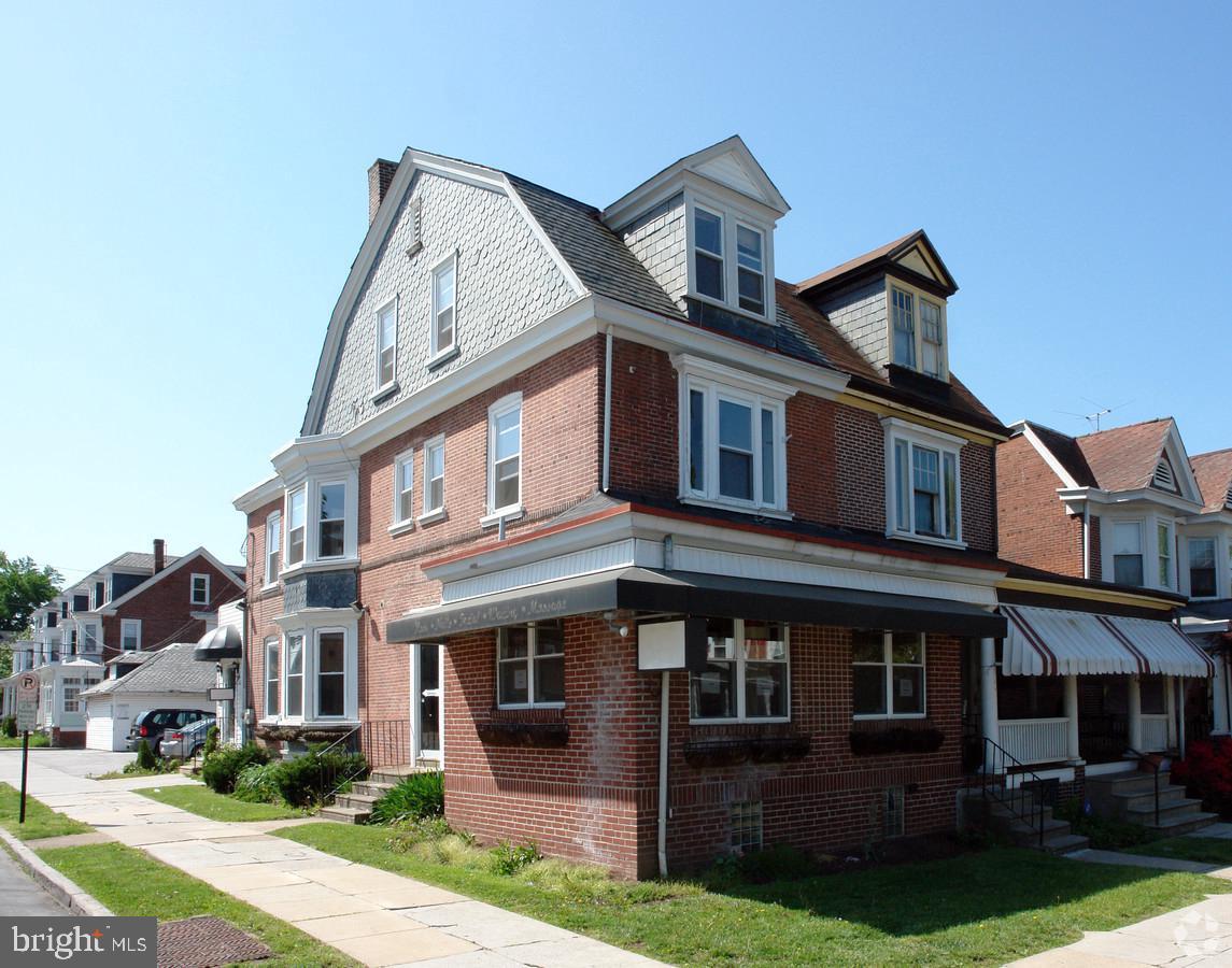1448 Powell St Property Photo 2