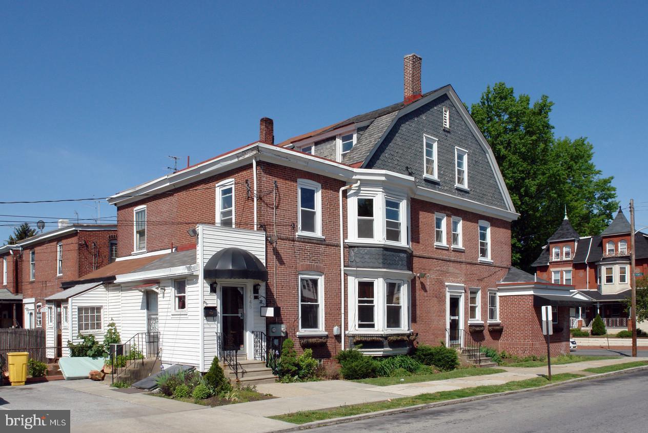 1448 Powell St Property Photo 4