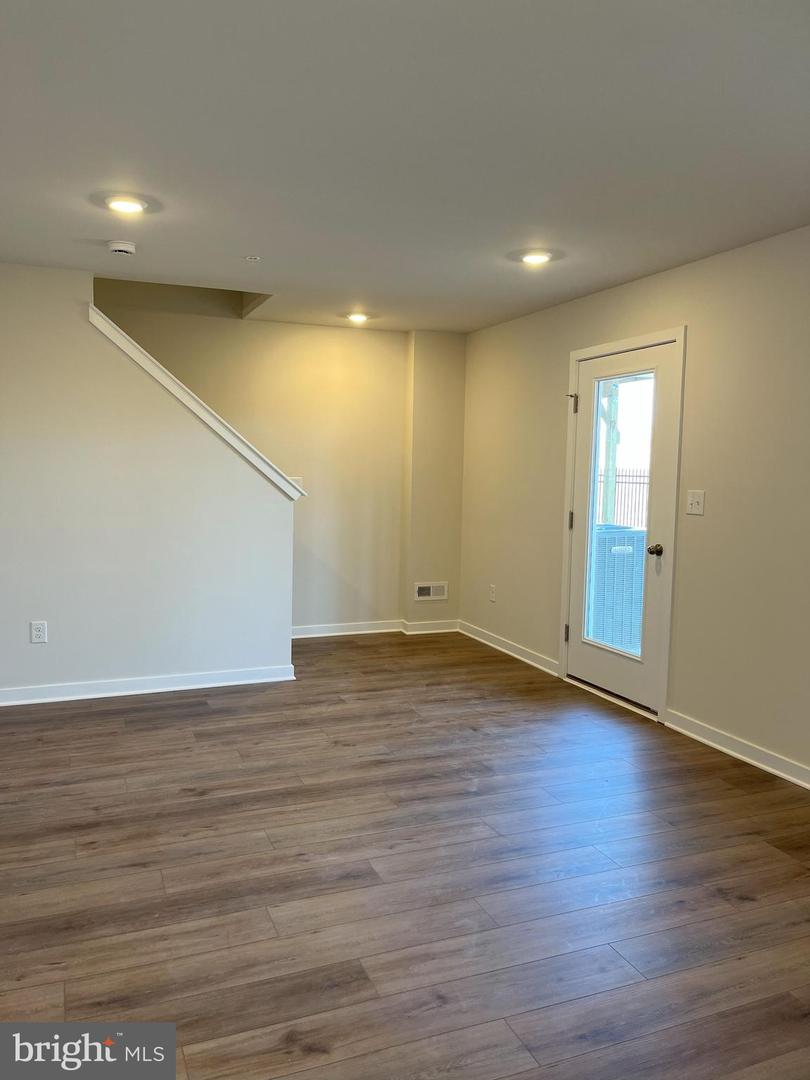 63 Continental Way Property Photo 7