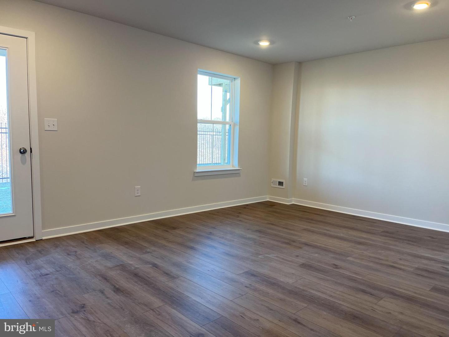 63 Continental Way Property Photo 11