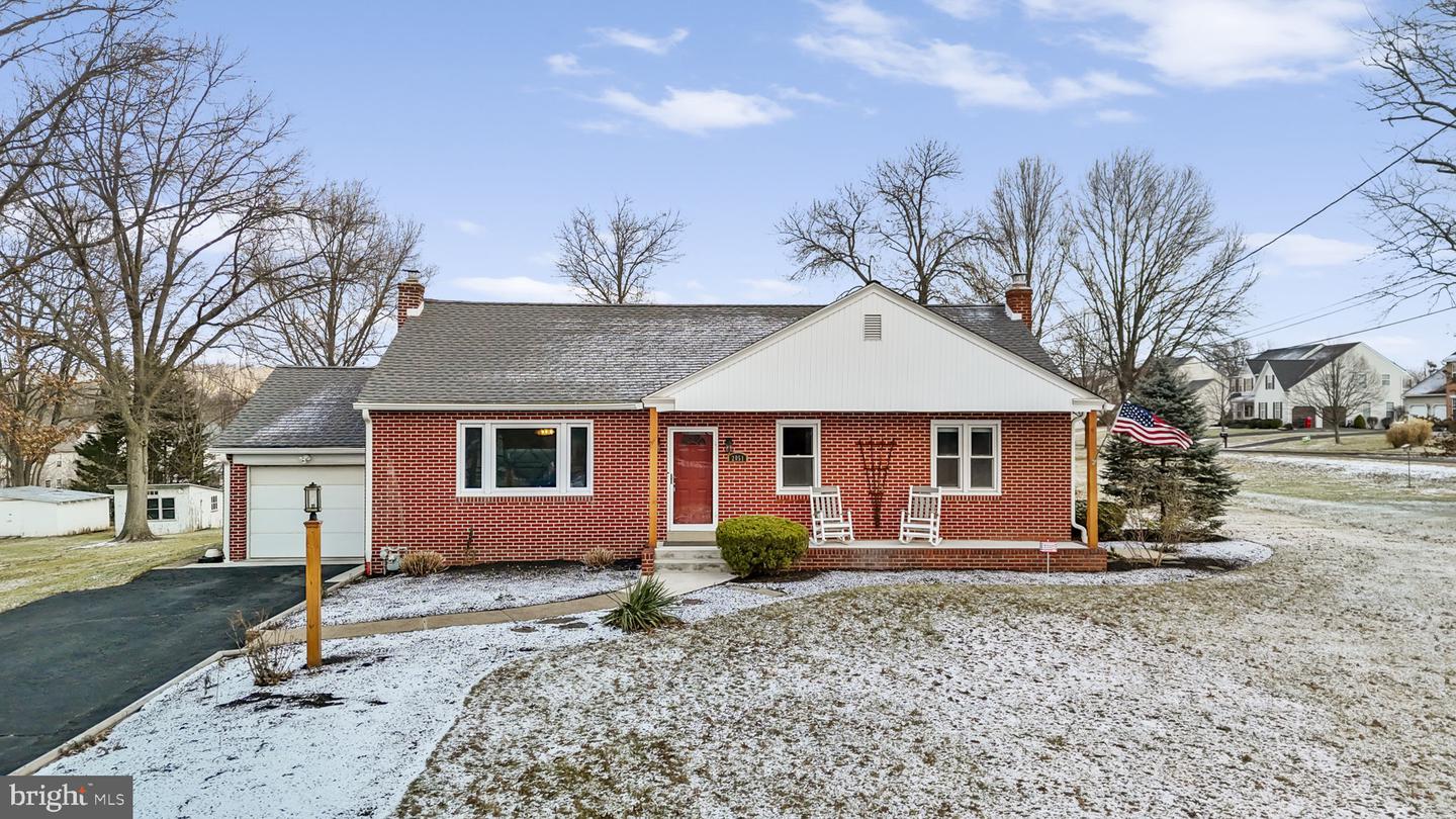 2051 Sunnyside Property Photo