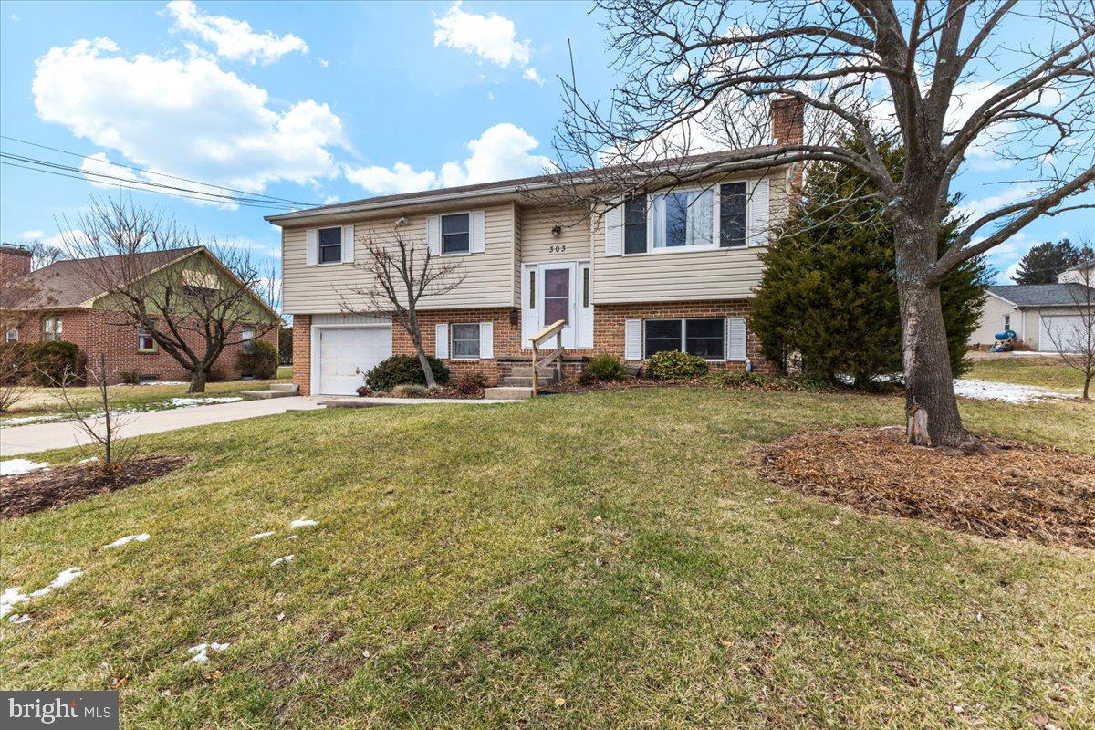 303 Fairview St Property Photo 2