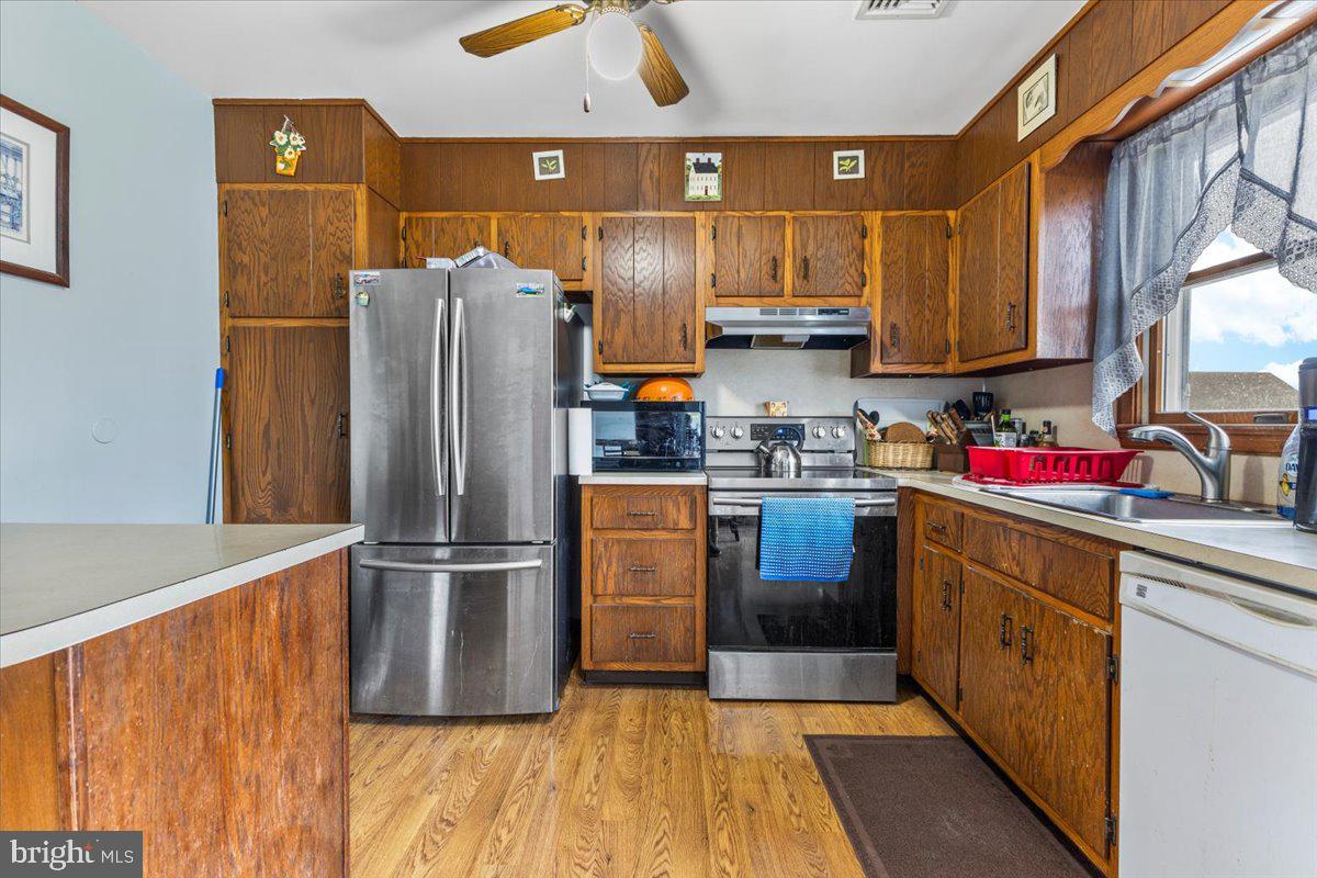 303 Fairview St Property Photo 10