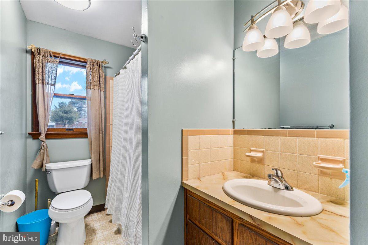 303 Fairview St Property Photo 14