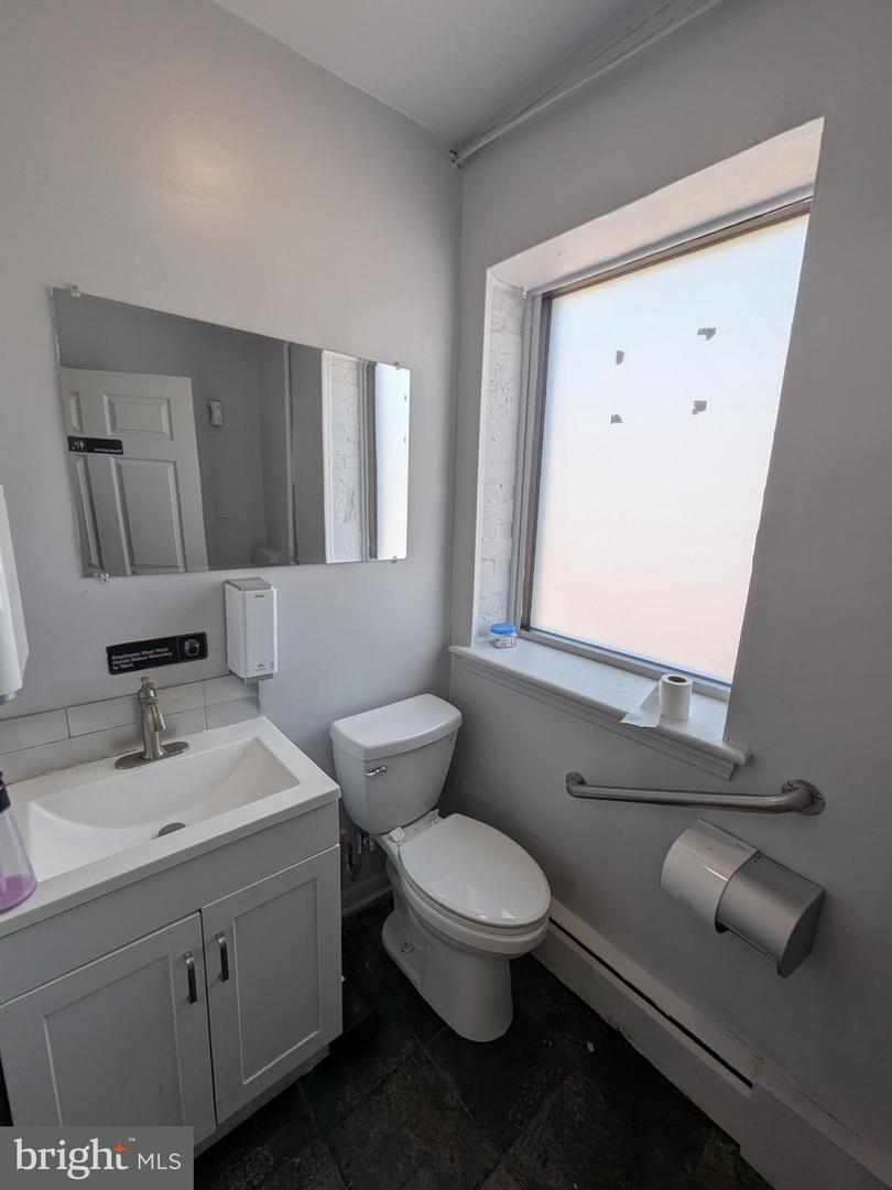 7852 Montgomery Ave Property Photo 5