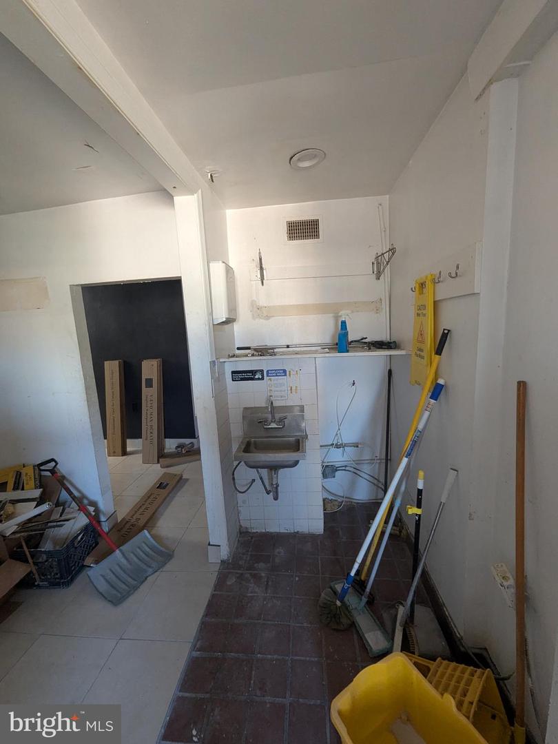 7852 Montgomery Ave Property Photo 24