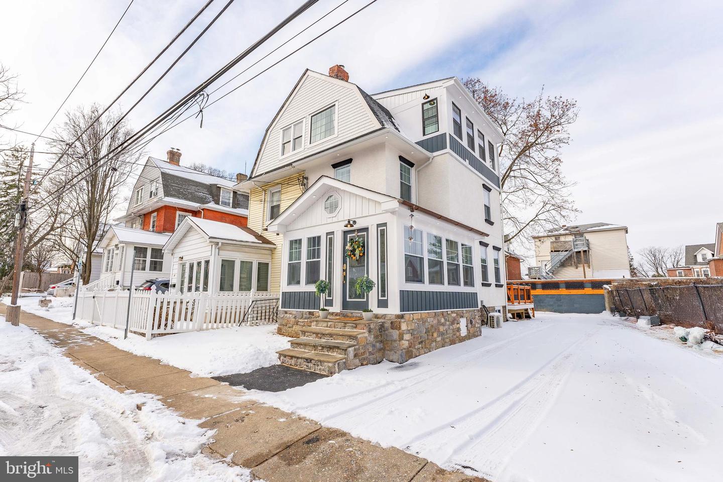 56 S Warner Ave Property Photo