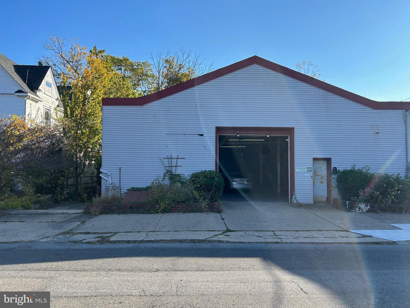 7805 Montgomery Ave Property Photo 2