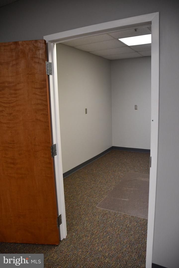 8101 Washington Ln #220 Property Photo 15