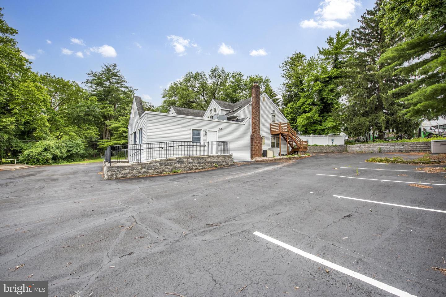 724 Fitzwatertown Rd Property Photo 36