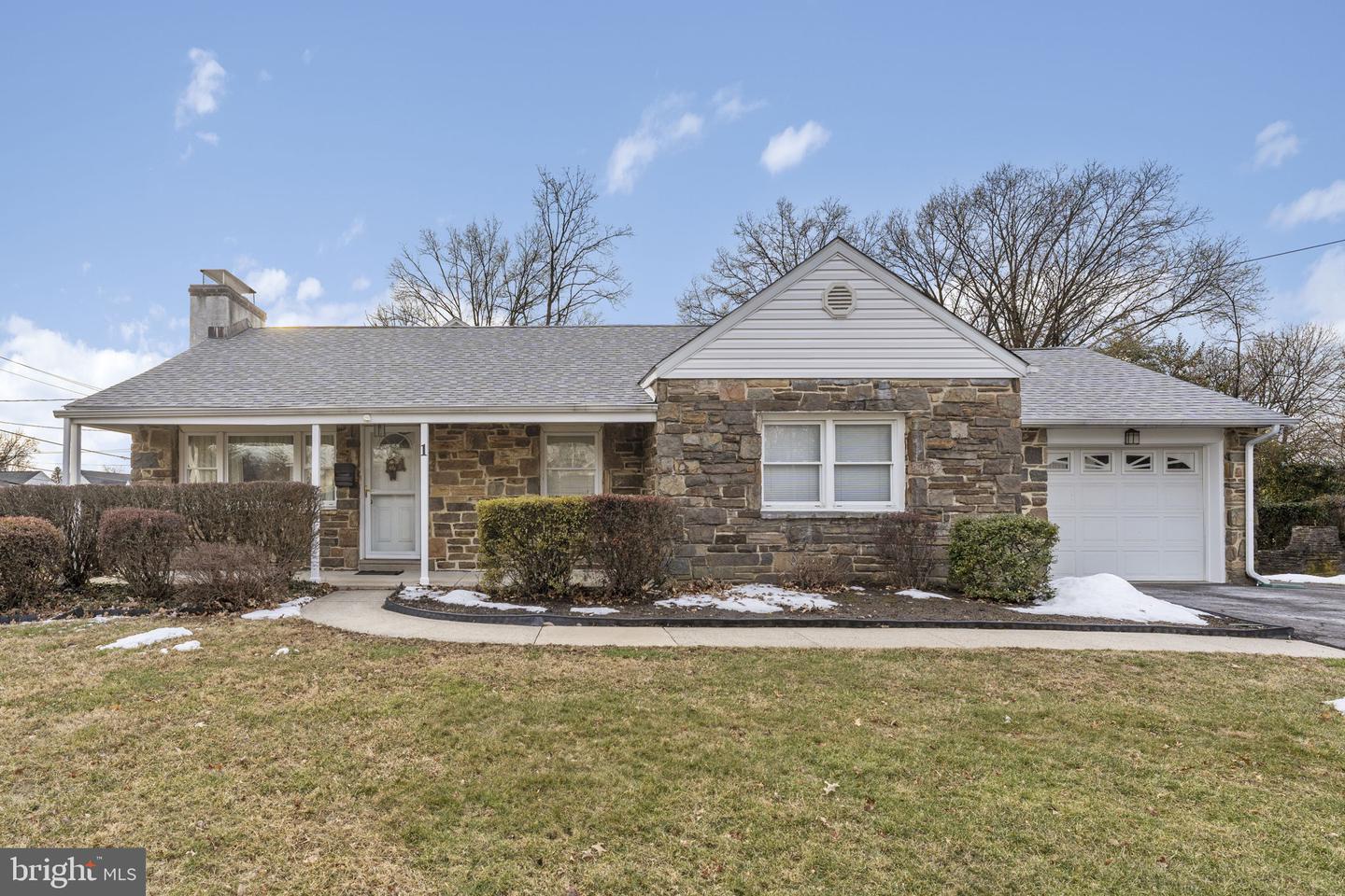 1 Highland Ave Property Photo
