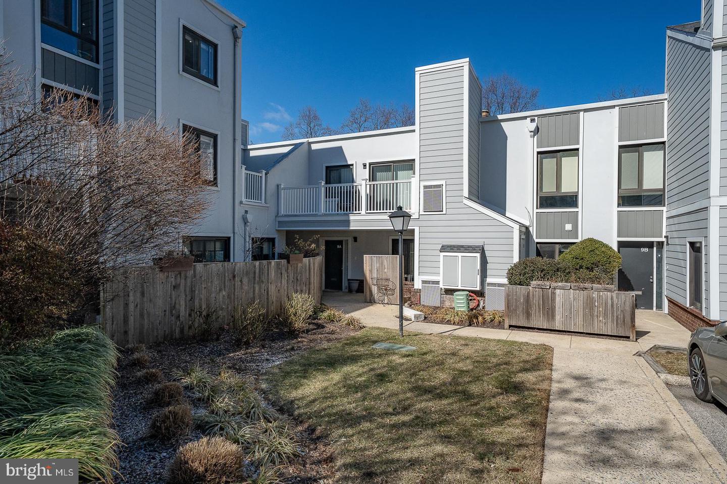 1730 Oakwood Ter #9-a Property Photo 2