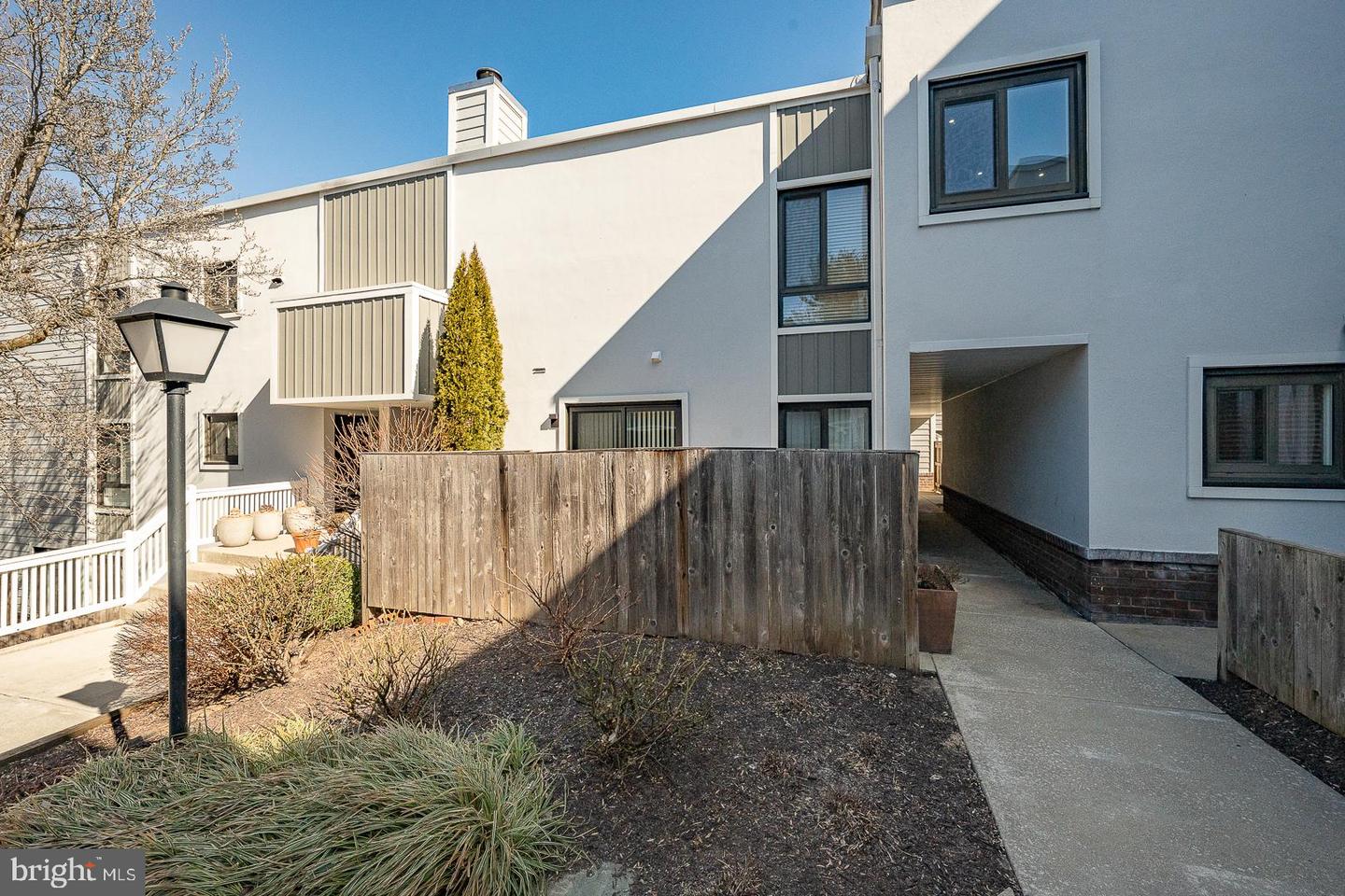 1730 Oakwood Ter #9-a Property Photo 3